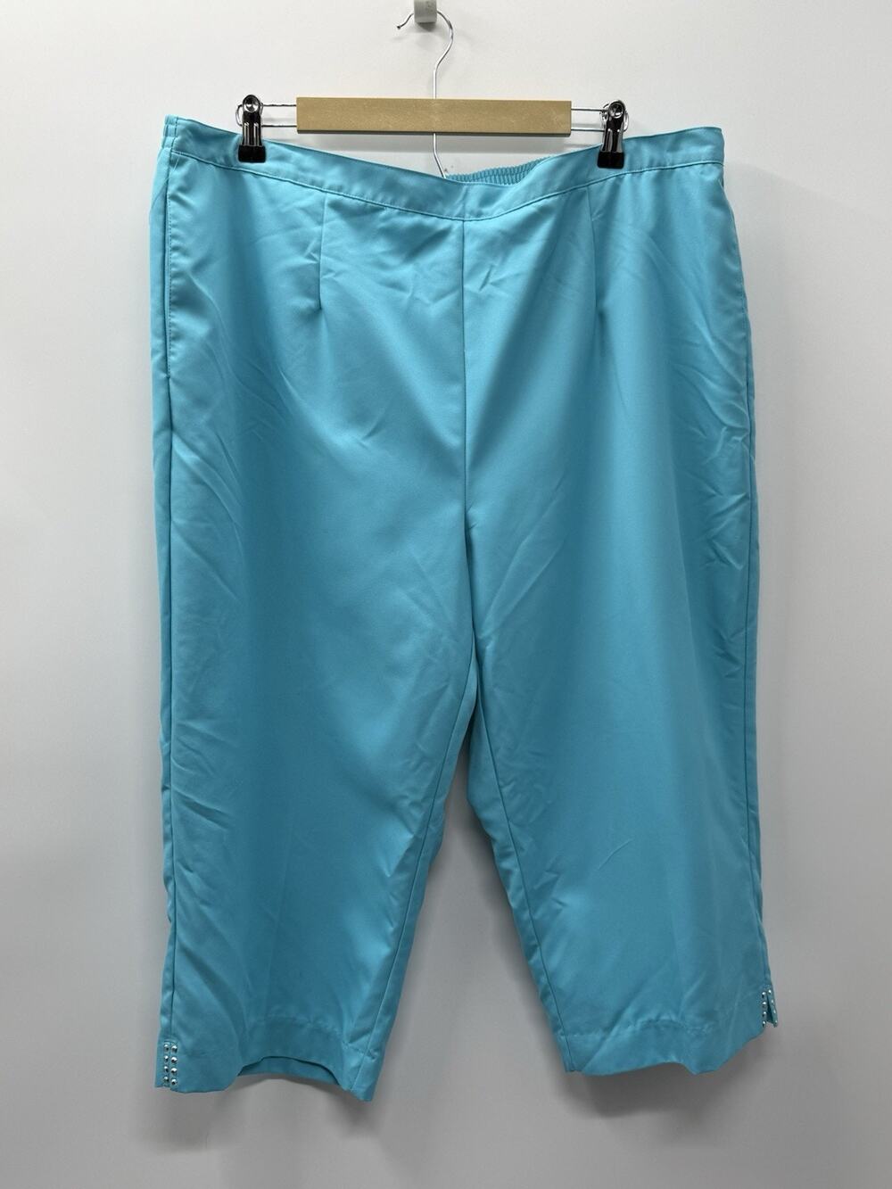 Alfred Dunner 22W Aqua Pull On Capri Pants Studded Hem Plus Size Stretch